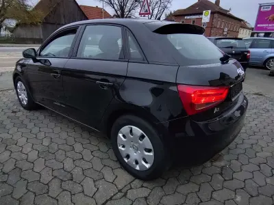 Gebraucht Audi A1 Attraction 86 PS (63 kW) 2014 Brillantschwarz Kleinwagen
