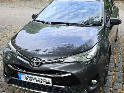 Gebraucht Toyota Avensis Team 147 PS (108 kW) 2018 Grau Kombi