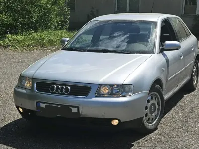 Usado Audi A3 102 HP (75 kW) 2000 Cinzento Citadino