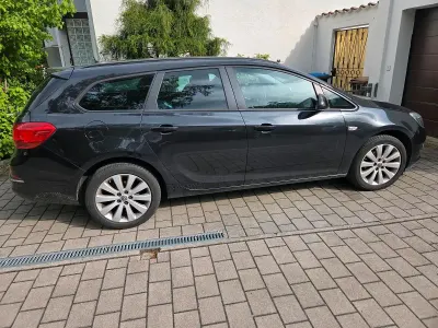 Gebraucht Opel Astra 140 PS (102 kW) 2015 Schwarz Kombi