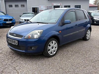 Second-hand Ford Fiesta Ghia 90 CP (66 kW) 2007 Albastru Hatchback