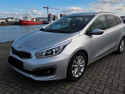 Gebraucht Kia Ceed DREAM-TEAM Edition 101 PS (74 kW) 2017 Grau Kleinwagen