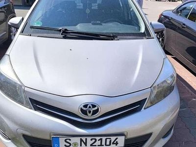 Gebraucht Toyota Yaris Cool 99 PS (72 kW) 2012 Silber Kleinwagen