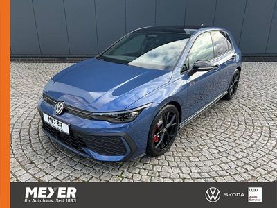 Neu VW Golf VIII GTI 265 PS (194 kW) 2025 Anemonenblau metallic / schwar Limousine