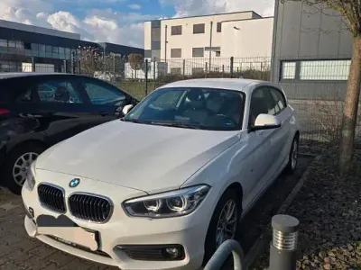 Gebraucht BMW 116 Sport Line 109 PS (80 kW) 2015 Weiß Kleinwagen