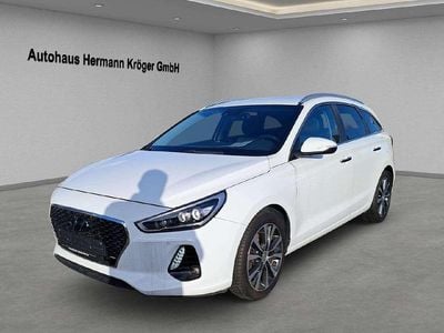 Gebraucht Hyundai i30 Premium 140 PS (102 kW) 2017 Polar white / sol Kombi