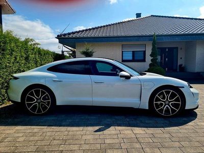 Weiß Gebraucht 2022 Porsche Taycan Limousine | 67.800 € (Fairer Preis)