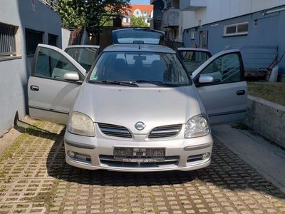Nissan Almera Tino
