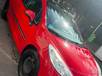 Gebraucht Peugeot 207 95 PS (69 kW) 2011 Rot Kleinwagen
