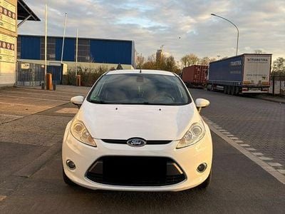 Gebraucht Ford Fiesta Titanium 82 PS (60 kW) 2010 Weiß Kleinwagen