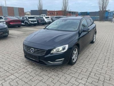 Gebraucht Volvo V60 Momentum 150 PS (110 kW) 2015 Blau Kombi