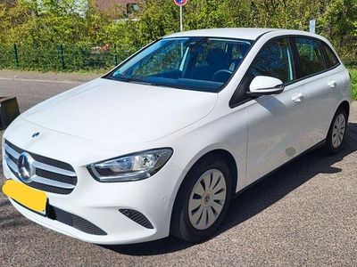 Gebraucht Mercedes B180 136 PS (100 kW) 2022 Weiß Van / Kleinbus