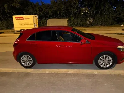 Gebraucht Mercedes A180 122 PS (89 kW) 2014 Rot Limousine