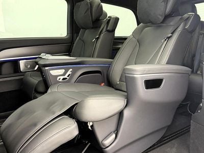 Neu Mercedes V300 Exclusive 237 PS (174 kW) 2026 Schwarz Van / Kleinbus