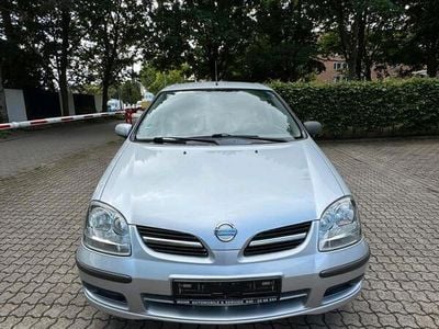 Nissan Almera Tino