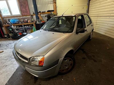 Second-hand Ford Fiesta 60 CP (44 kW) 2000 Argintiu Hatchback
