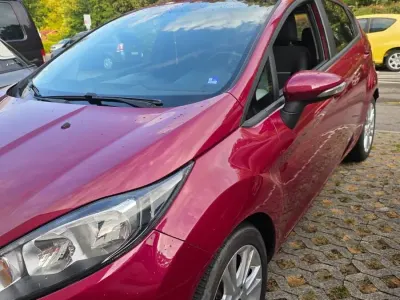 Gebraucht Ford Fiesta 101 PS (74 kW) 2013 Rot Kleinwagen