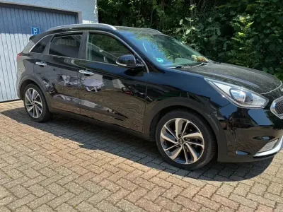 Gebraucht Kia Niro Spirit 141 PS (103 kW) 2016 Schwarz SUV