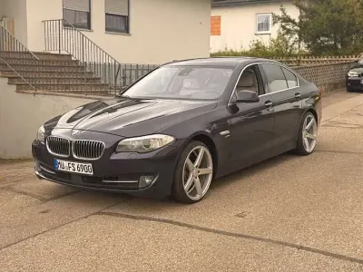 Gebraucht BMW 530 258 PS (189 kW) 2011 Blau Limousine