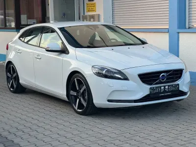 Usata Volvo V40 200 CV (147 kW) 2014 Bianco Berlina
