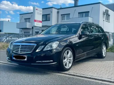 Gebraucht Mercedes E200 184 PS (135 kW) 2011 Schwarz Kombi