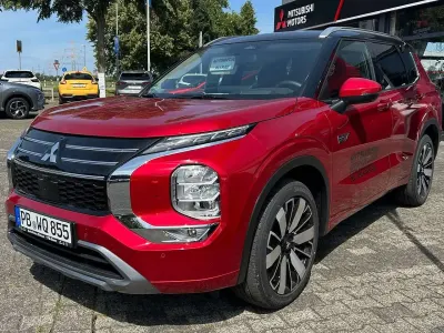 Gebraucht Mitsubishi Outlander P-HEV Top 136 PS (100 kW) 2025 Dynamik rot/panther Kombi