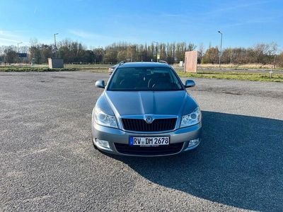 Gebraucht Skoda Octavia Ambition 140 PS (102 kW) 2013 Grau Kombi