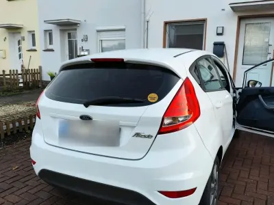 Gebraucht Ford Fiesta 60 PS (44 kW) 2010 Weiß Kleinwagen