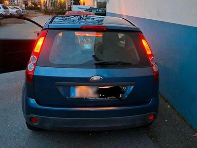 Usado Ford Fiesta 80 HP (58 kW) 2005 Azul Citadino