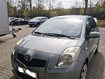 Brugt Toyota Yaris Sol 90 HK (66 kW) 2007 Sølv Hatchback