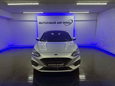Silber Gebraucht 2020 Ford Focus ST-Line Limousine | 15.999 € (Fairer Preis)