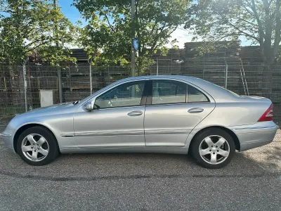 Gebraucht Mercedes C180 143 PS (105 kW) 2006 Silber Limousine
