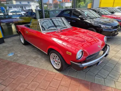 Second-hand Fiat 124 Spider 103 CP (75 kW) 1983 Roșu Cabrio