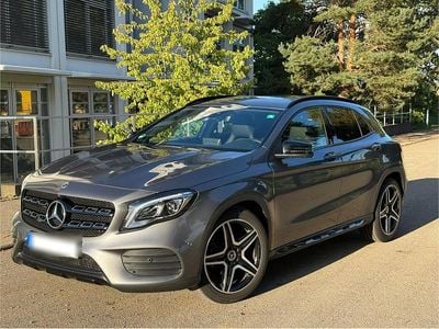 Grau Gebraucht 2019 Mercedes GLA200 AMG line SUV | 22.500 € (Guter Preis)