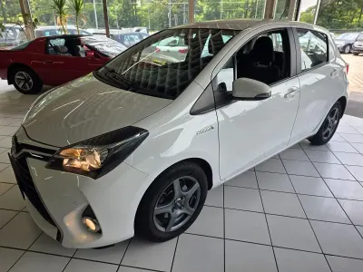 Gebraucht Toyota Yaris Hybrid Style 73 PS (53 kW) 2017 Weiß Kleinwagen