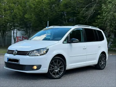 Gebraucht VW Touran Style 105 PS (77 kW) 2011 Weiß Van / Kleinbus
