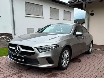 Gebraucht Mercedes A200 163 PS (119 kW) 2019 Grau Limousine
