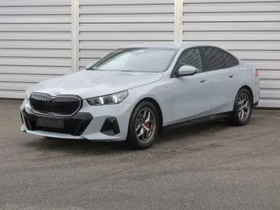 Używany BMW 520 M Sport 190 KM (139 kW) 2023 Szary Sedan/Limuzyna