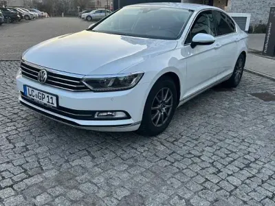 Używany VW Passat Highline 150 KM (110 kW) 2018 Biały Sedan/Limuzyna