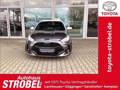 Gebraucht Toyota Yaris Hybrid Style 116 PS (85 kW) 2022 Marlingrau metallic, dach weis Kleinwagen