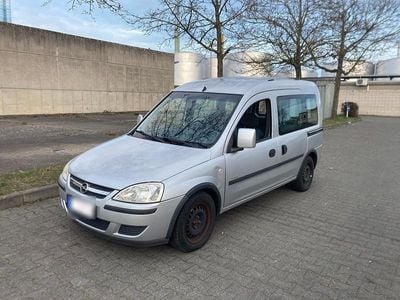 Gebraucht Opel Combo 90 PS (66 kW) 2005 Silber Van / Kleinbus