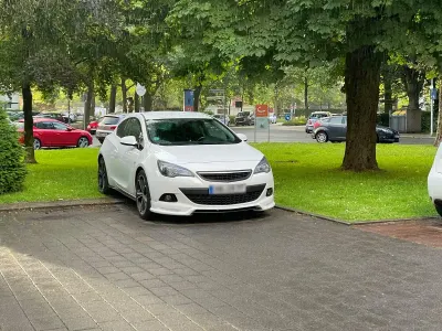 Brugt Opel Astra GTC Edition 180 HK (132 kW) 2012 Hvid Sedan