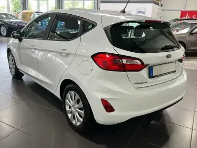 Gebraucht Ford Fiesta 75 PS (55 kW) 2022 Frozen white Kleinwagen