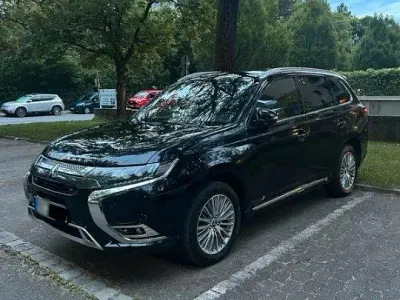 Gebraucht Mitsubishi Outlander P-HEV 224 PS (164 kW) 2019 Schwarz SUV