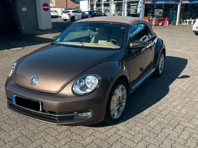 Gebraucht VW Beetle Cabriolet Design 105 PS (77 kW) 2015 Braun Cabrio