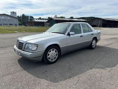 Gebraucht Mercedes E280 193 PS (141 kW) 1994 Silber Limousine