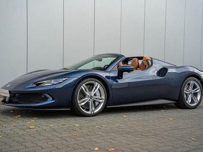 Gebraucht Ferrari 296 829 PS (609 kW) 2025 Blau Cabrio