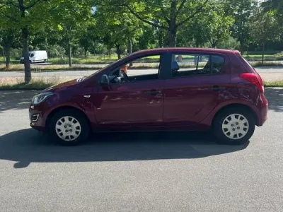 Gebraucht Hyundai i20 Classic 86 PS (63 kW) 2014 Rot Kleinwagen