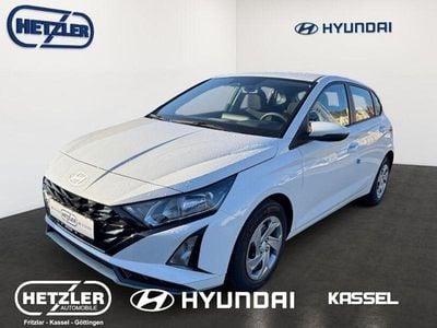 Gebraucht Hyundai i20 Select 101 PS (74 kW) 2024 Atlas white / sol Limousine