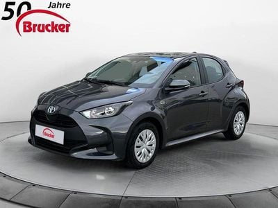Grau Gebraucht 2022 Toyota Yaris Hybrid Business Edition Limousine | 18.990 € (Fairer Preis)
